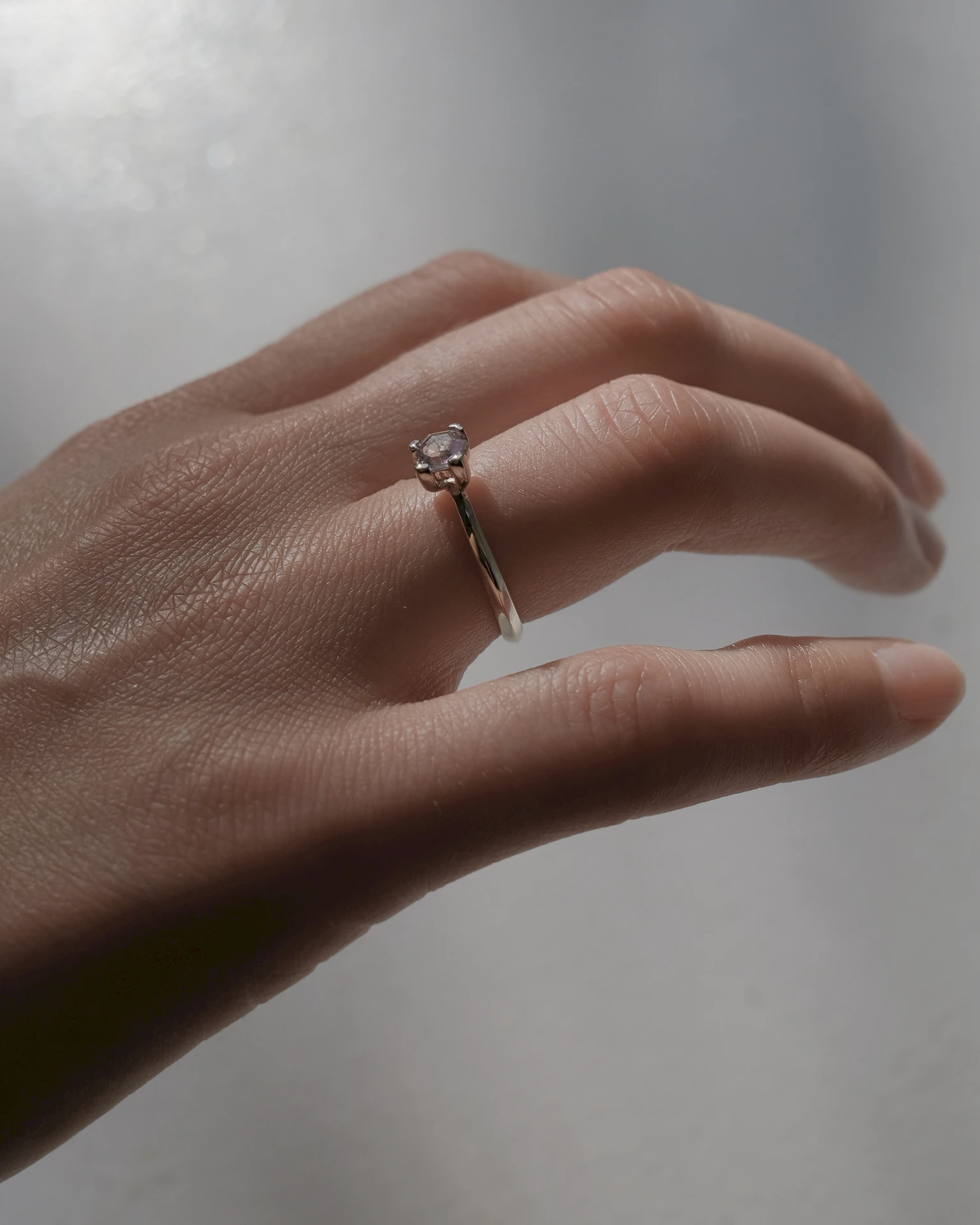 lab429 кольцо со шпинелью свободной огранки размер 15.5