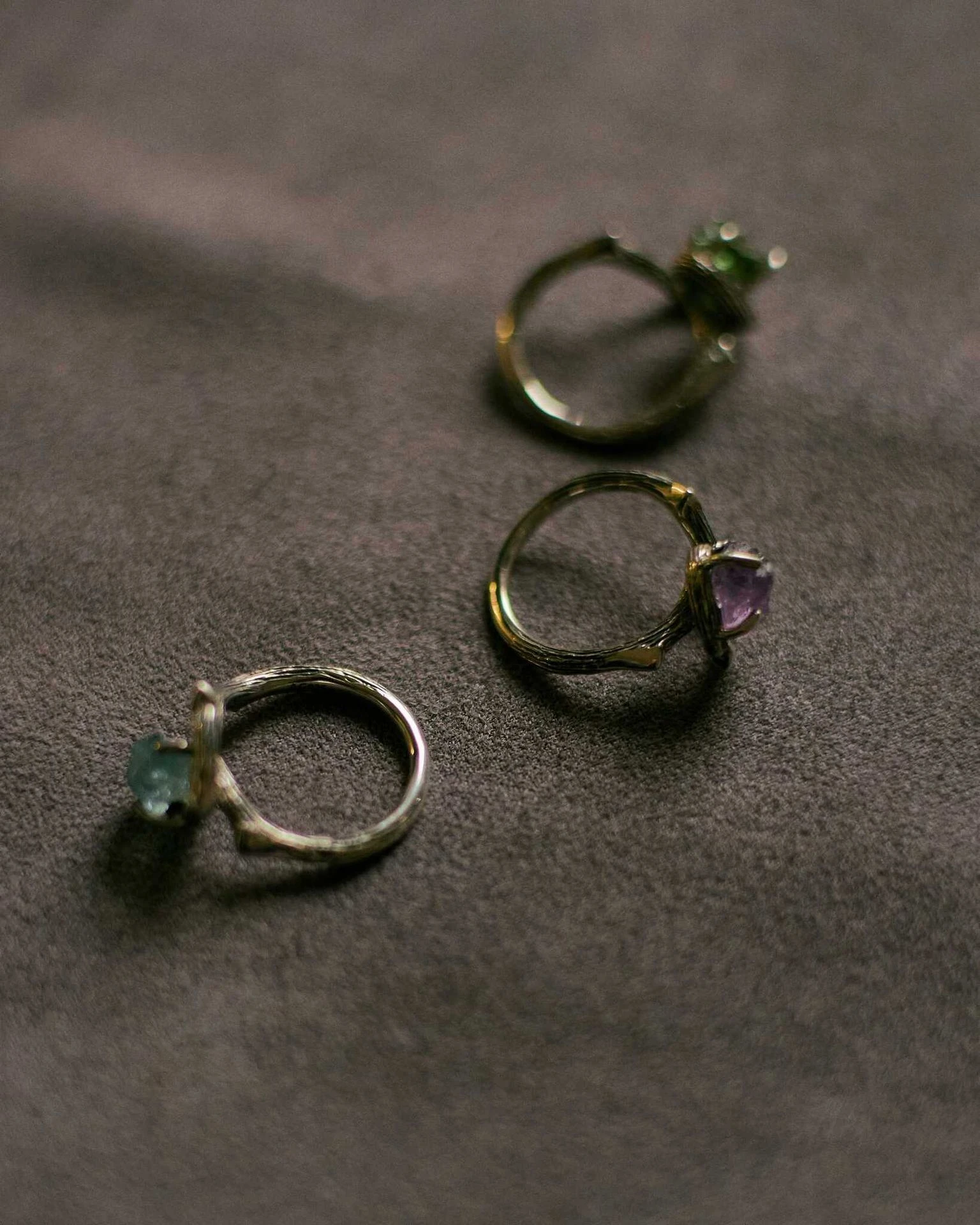 кольцо origin с зеленым апатитом