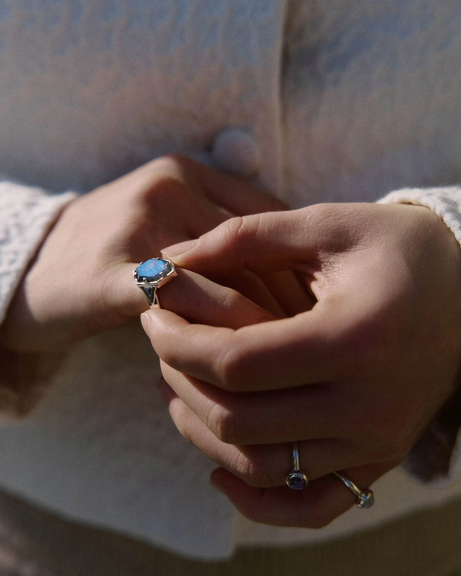 кольцо honu с лабрадоритом