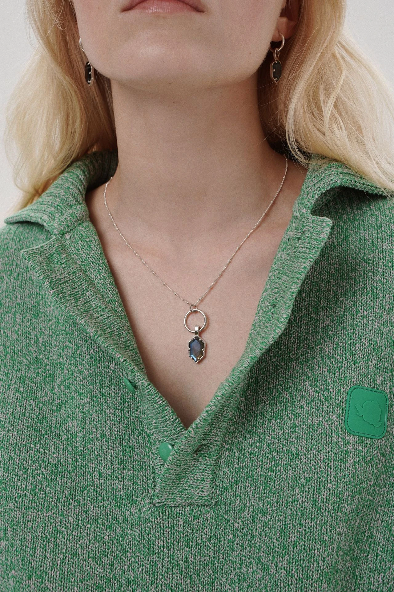 колье honu с лабрадоритом на цепочке