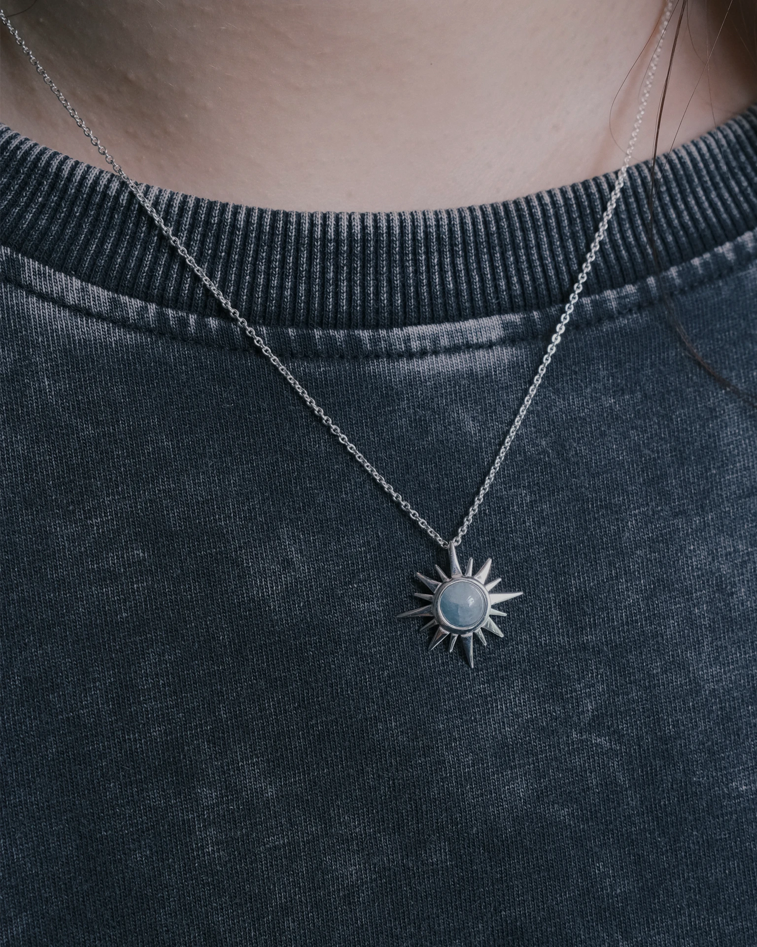 подвеска polar с аквамарином на цепочке 40-45 см (родирование)