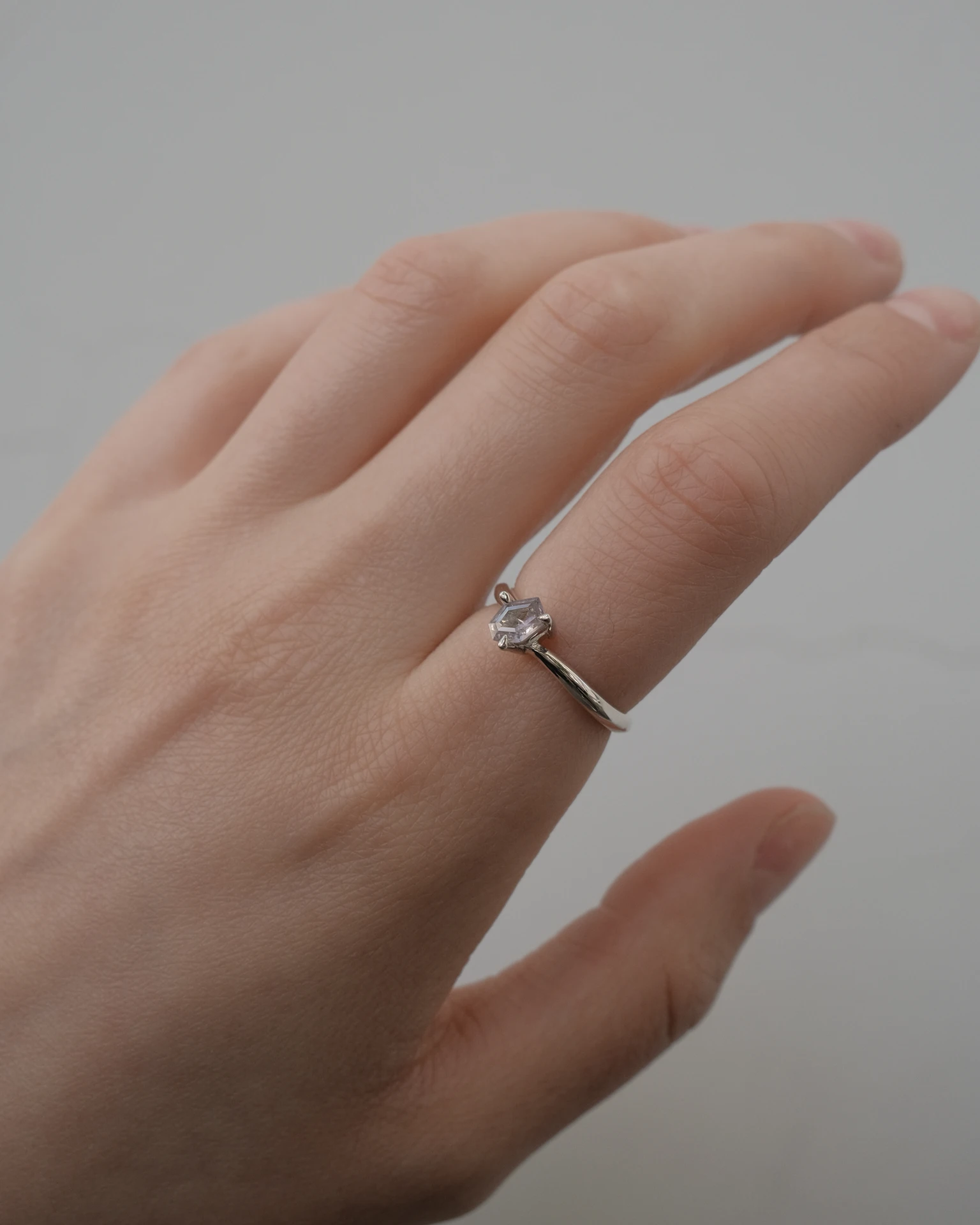 lab461 кольцо со шпинелью свободной огранки размер 16.5