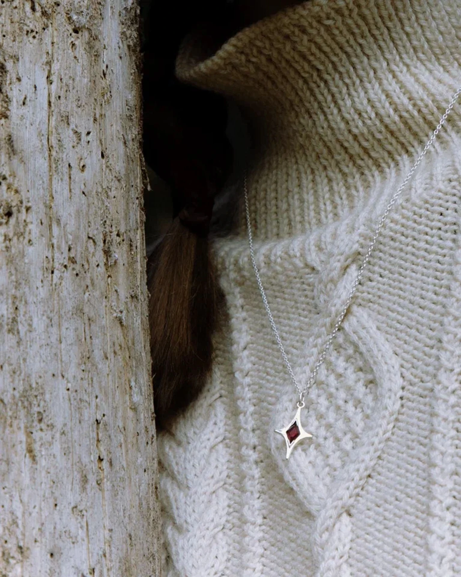 подвеска mar с красным гранатом (родирование)