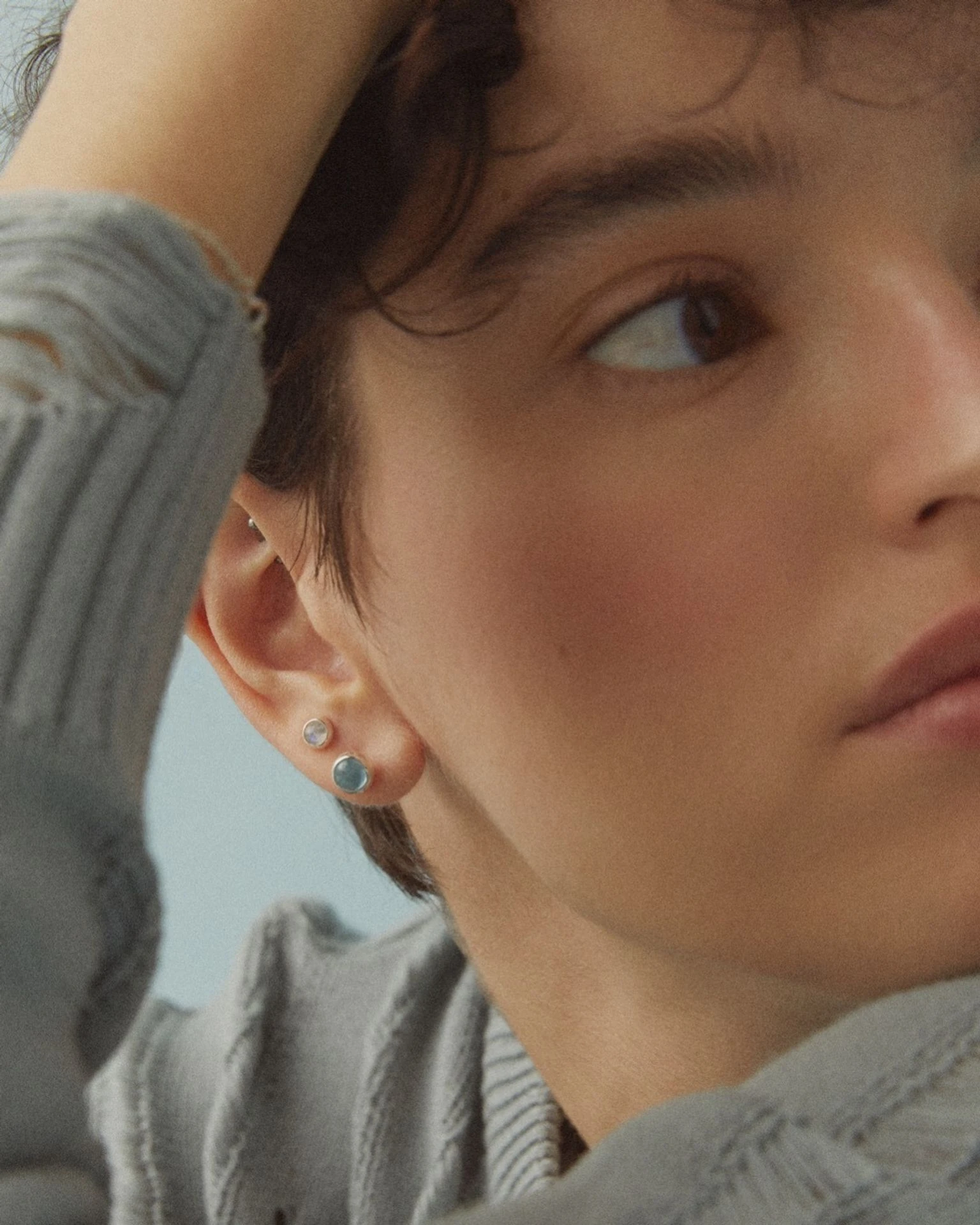 серьги beta с лунным камнем