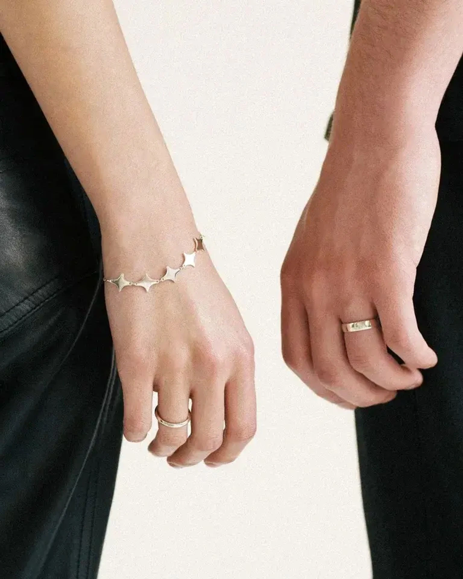 кольцо armas с красной эмалью (родирование)