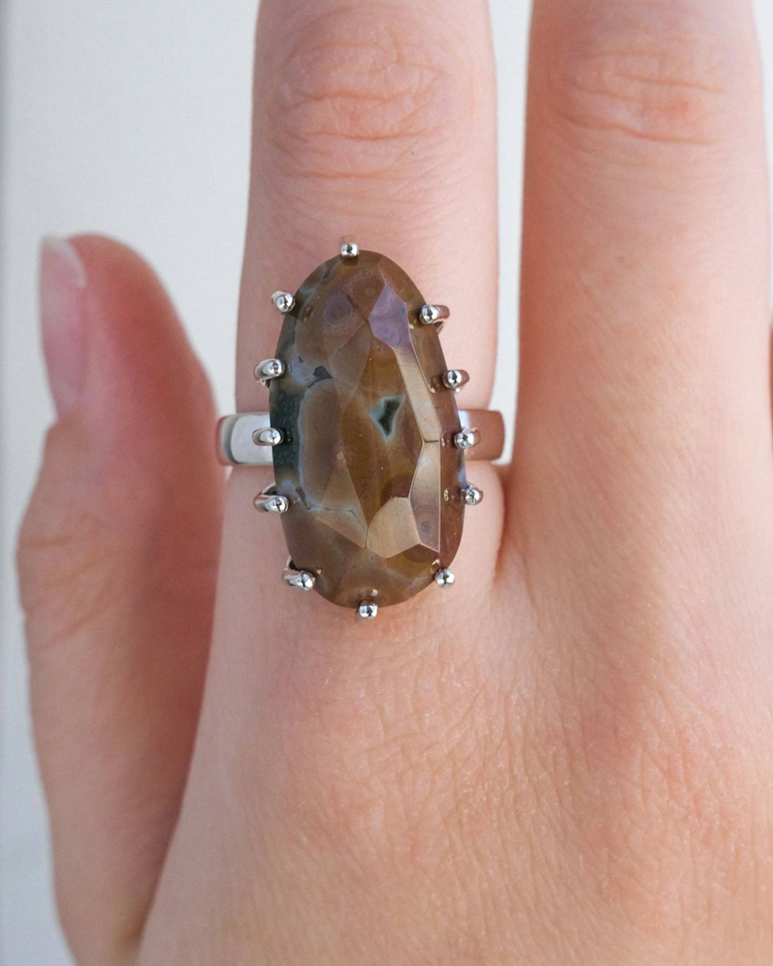 кольцо ocean bloom 17 размер (яшма)