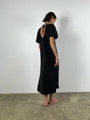 Платье со сборкой на спине, черный