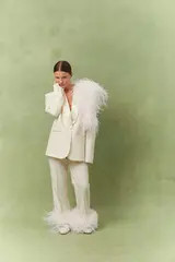 Брюки с перьями ((Самая красивая на празднике)), молочные