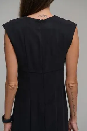 Платье миди с треугольным вырезом, черный