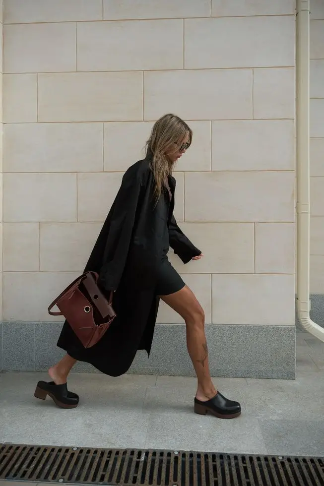 Плащ, черный