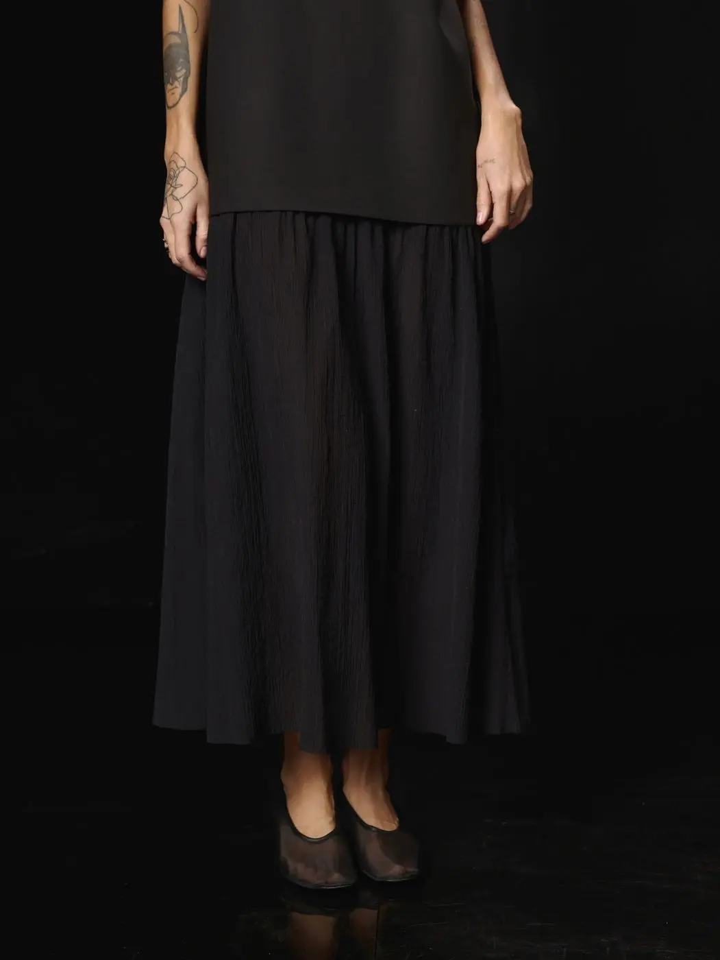 Платье макси с фактурной юбкой, черный