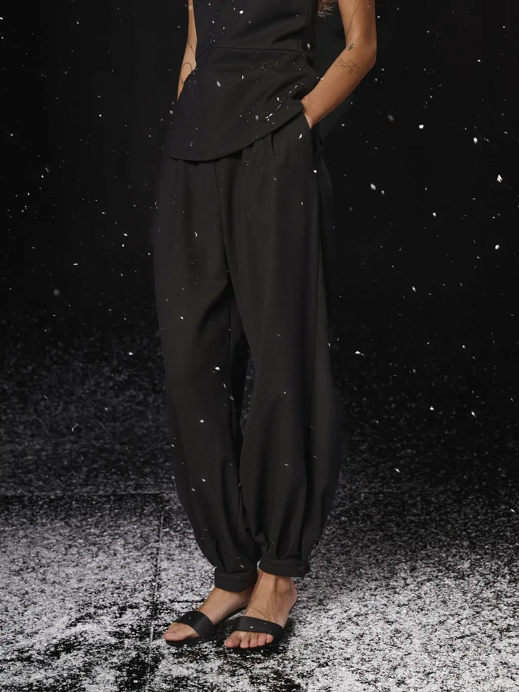 Брюки широкие с манжетами по низу, черный