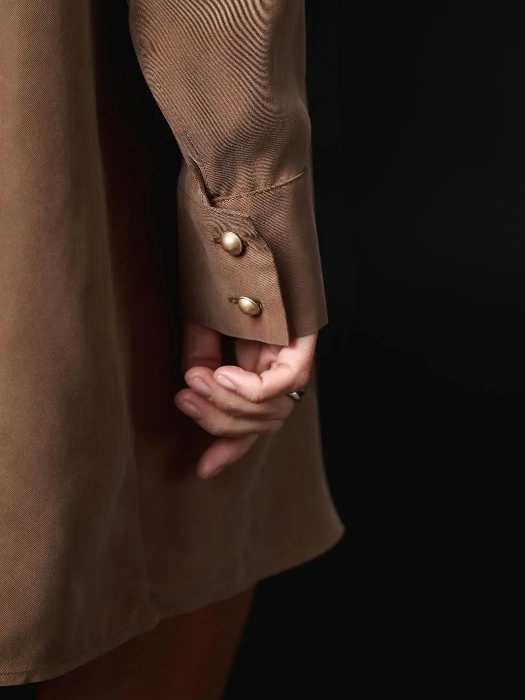 Платье мини с воротником-стойка, карамельный