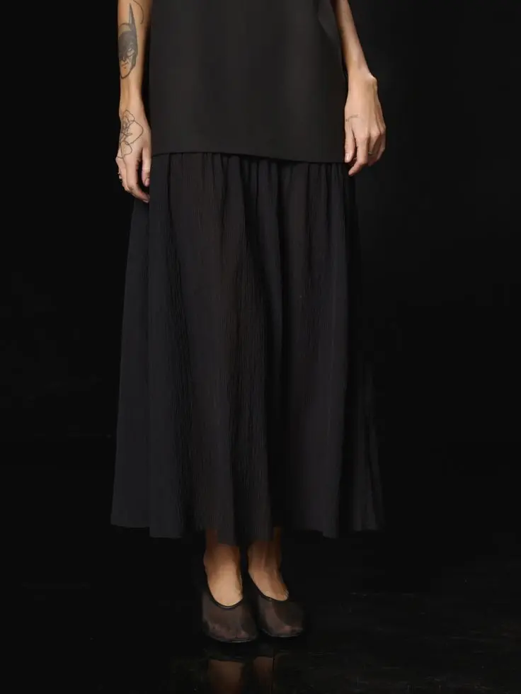 Платье макси с фактурной юбкой, черный