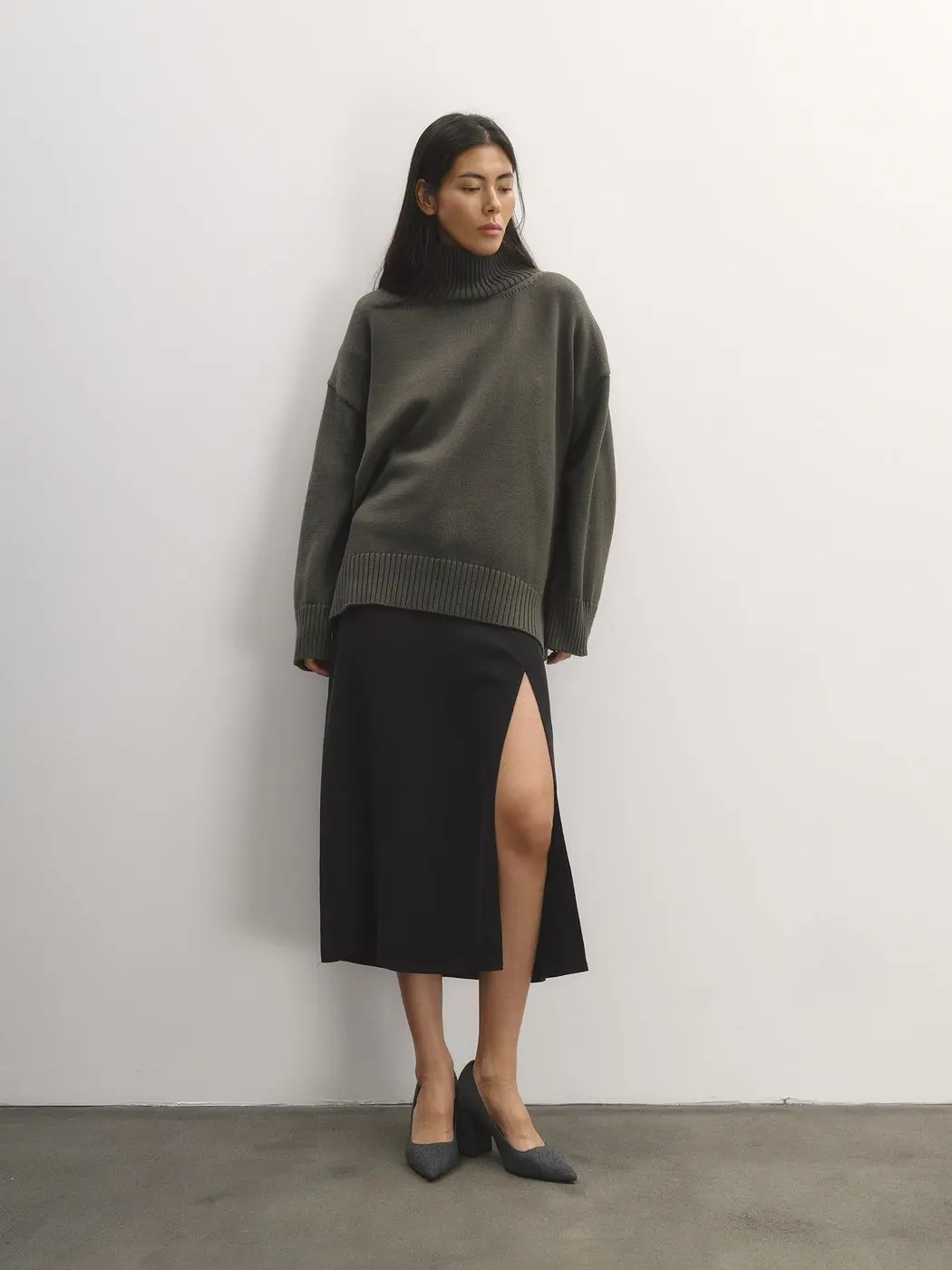 Свитер объемный с воротником-стойкой, хаки