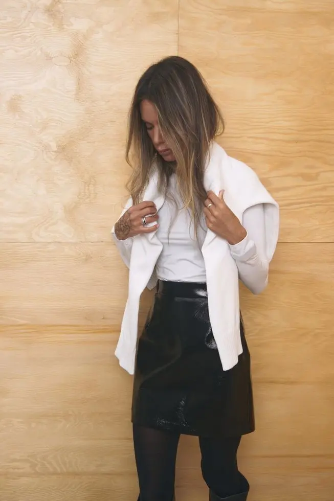 Юбка мини из лакированной кожи, черный