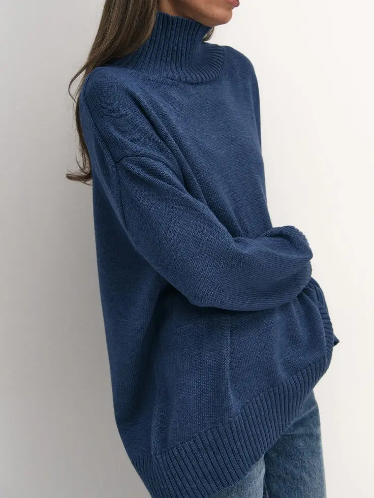 Свитер объемный с воротником-стойкой, синий