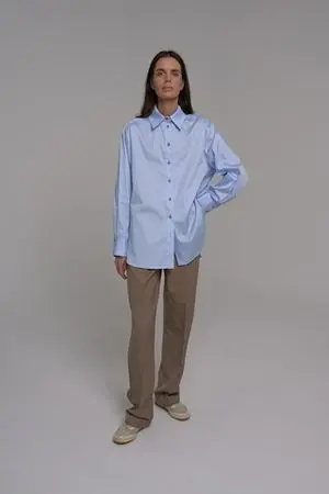 Рубашка объемная с контрастными пуговицами, голубой