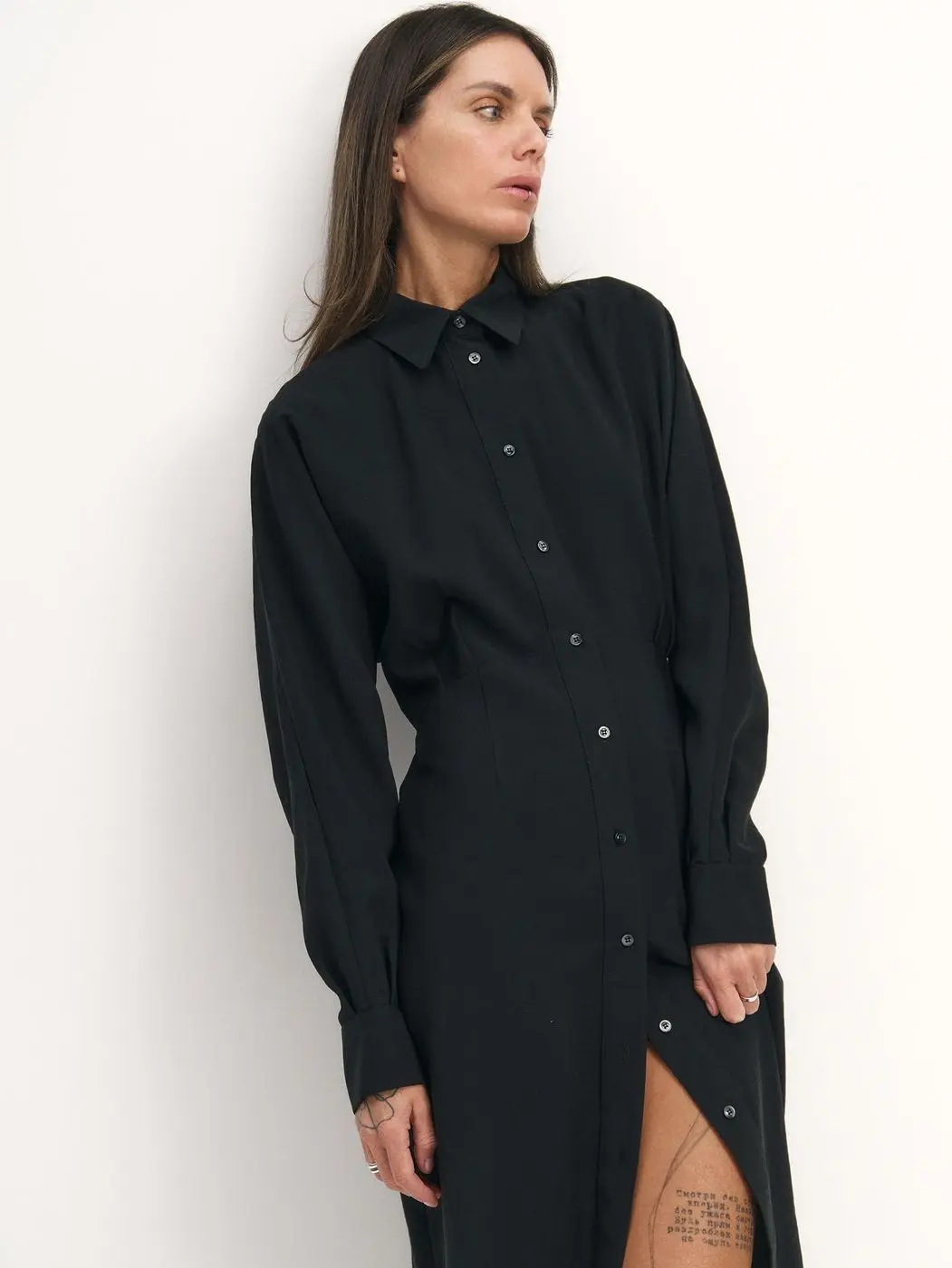 Платье-рубашка с защипами на талии, черный