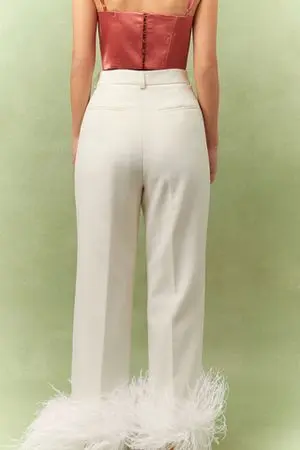 Брюки с перьями ((Самая красивая на празднике)), молочные