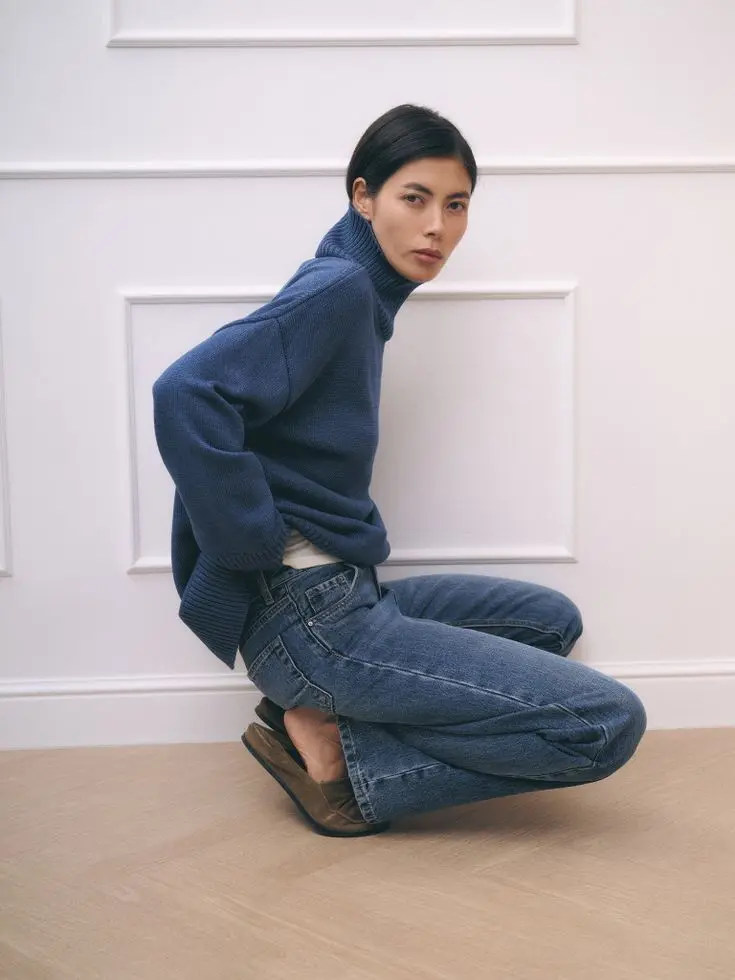 Свитер объемный с воротником-стойкой, синий