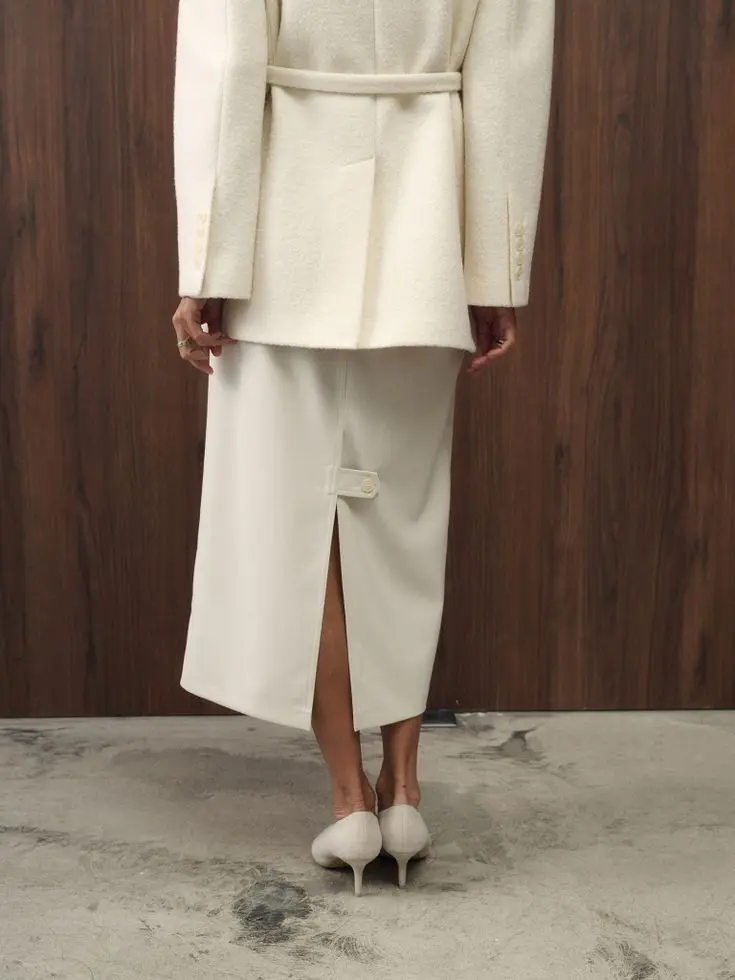 Юбка миди с хлястиком на шлице, молочный