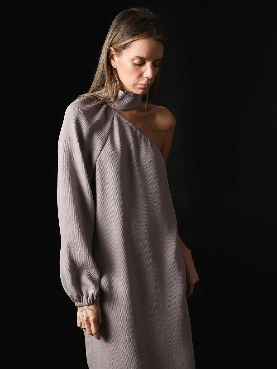 Платье на одно плечо, лавандовый