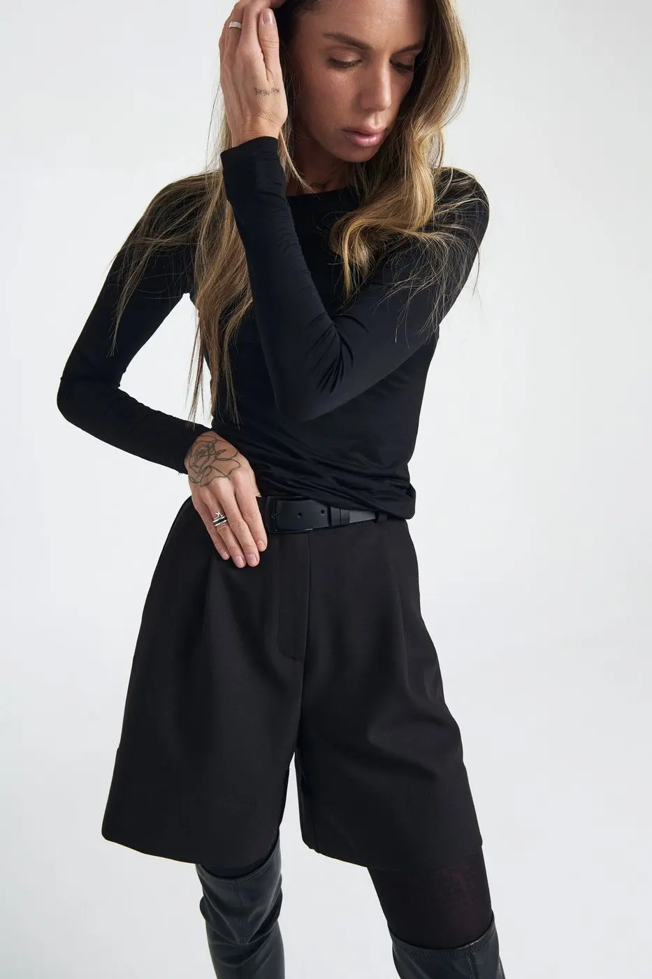 Лонгслив из вискозы с необработанными краями, черный