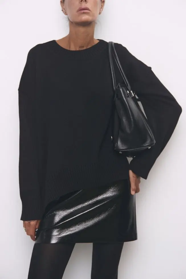 Джемпер объемный, черный