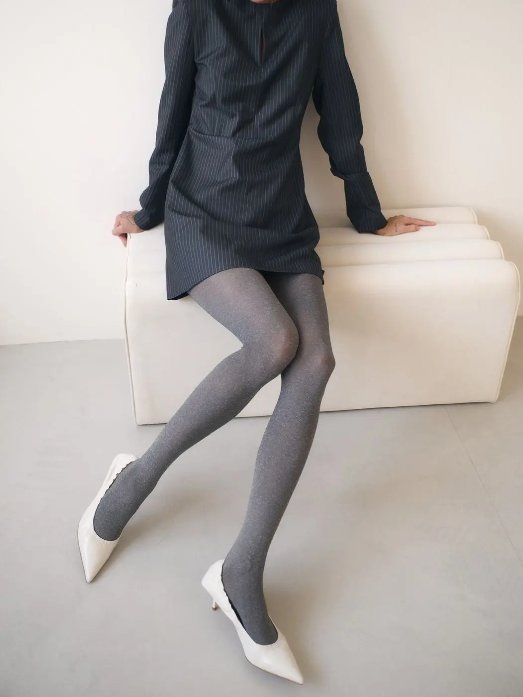 Платье мини с поясом, серый (принт:Полоска)