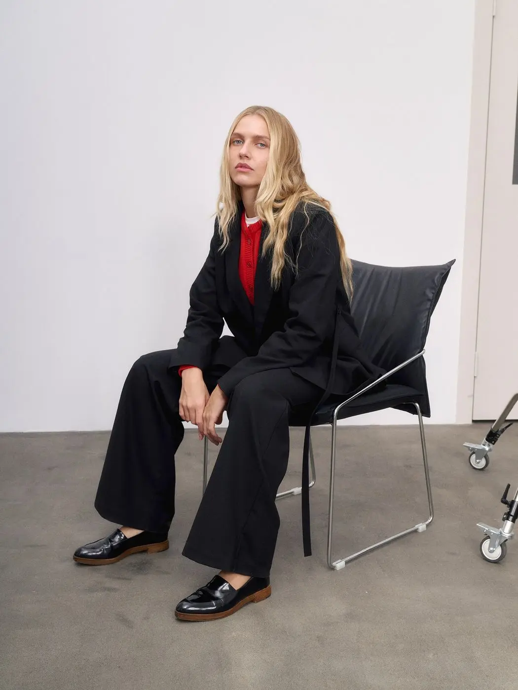 Жакет с хлястиком, черный