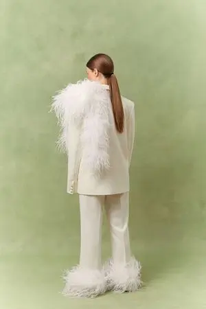 Брюки с перьями ((Самая красивая на празднике)), молочные