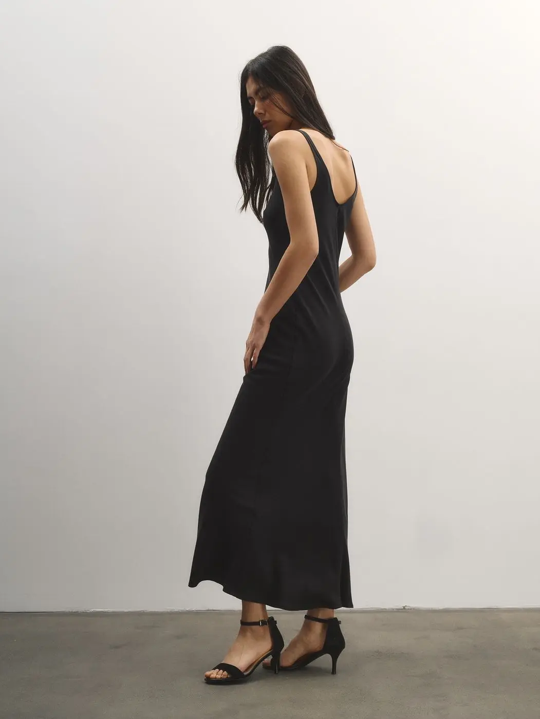 Комбинация прилегающего силуэта, черный