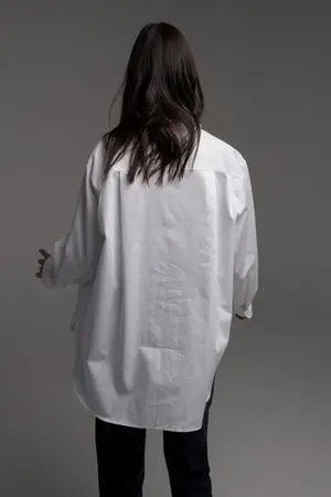 Рубашка объемная с контрастными пуговицами, белый