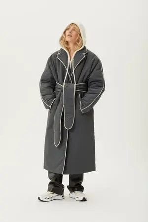 Объемное утепленное пальто с кантом, графитовое