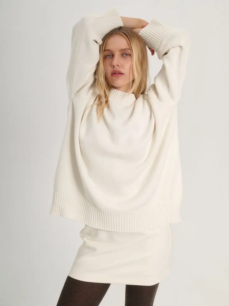 Джемпер объемный, молочный