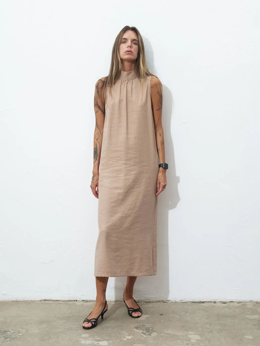 Платье макси с акцентной спиной, бежевый