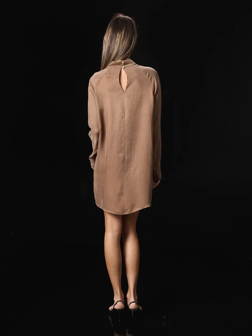 Платье мини с воротником-стойка, карамельный