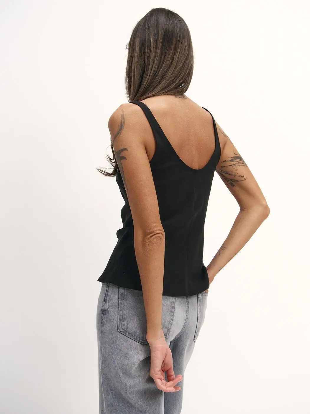 Топ полуприлегающего силуэта, черный