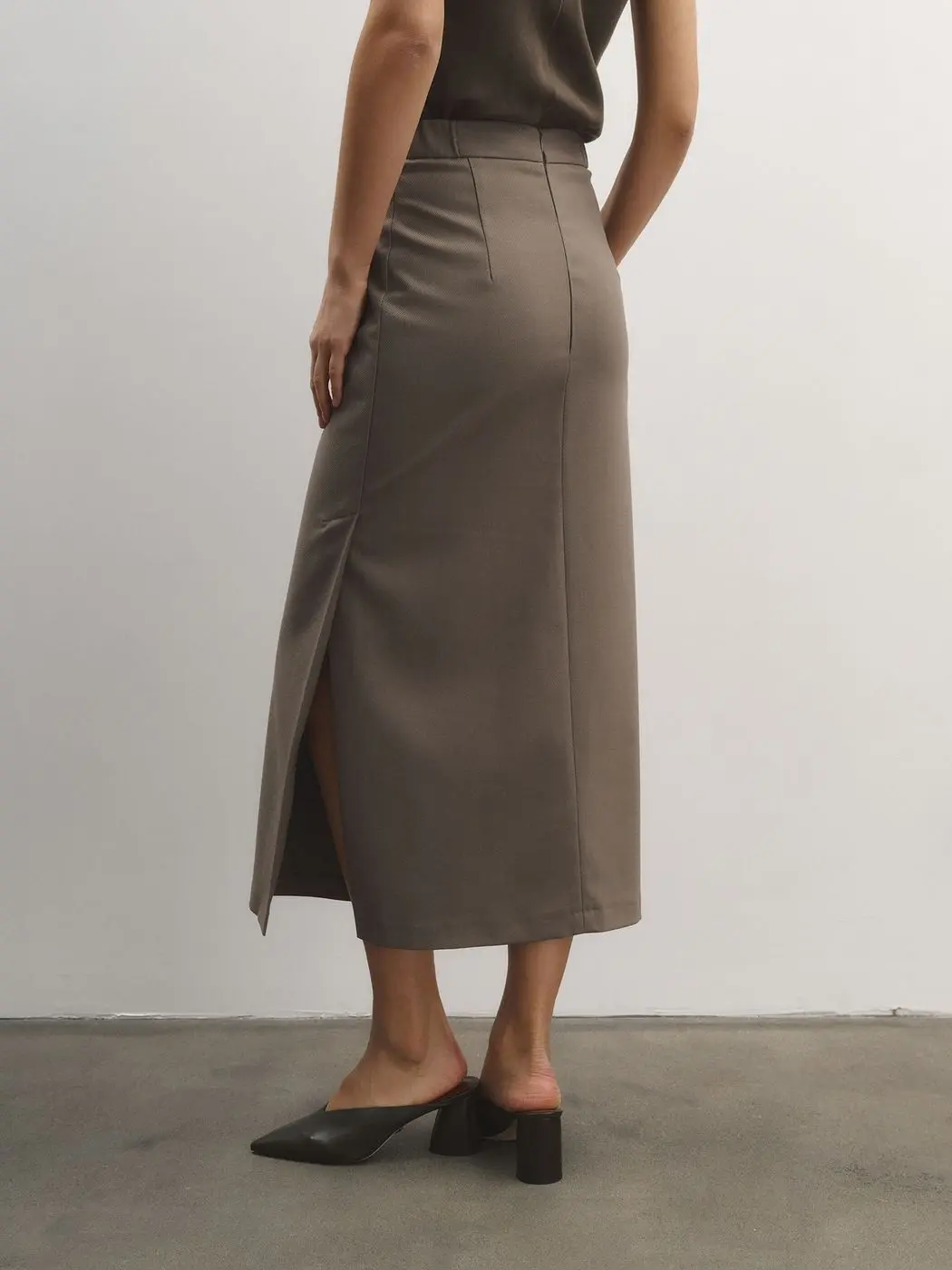 Юбка миди со шлицей сбоку, хаки