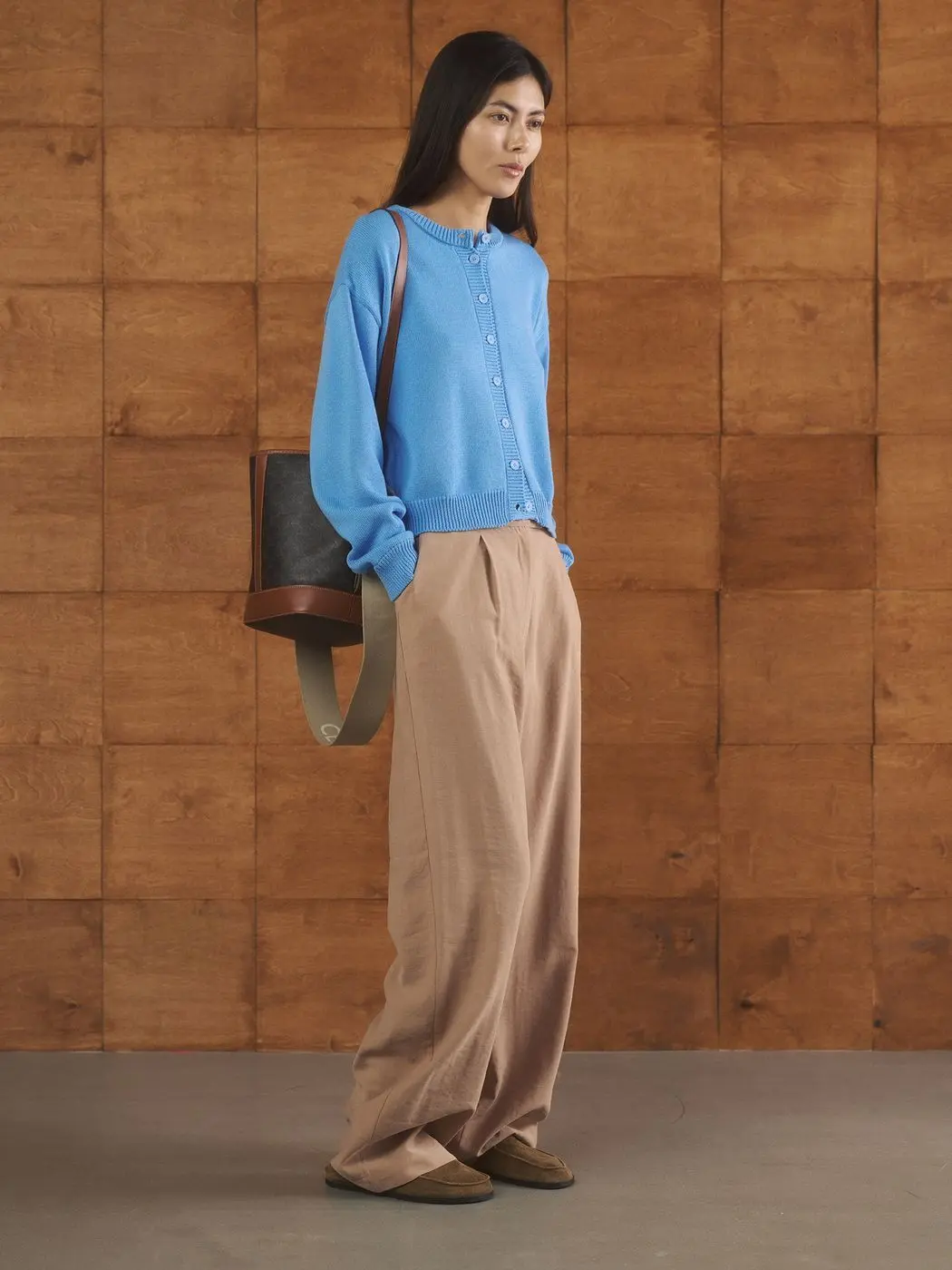 Брюки свободного кроя с защипами, бежевый