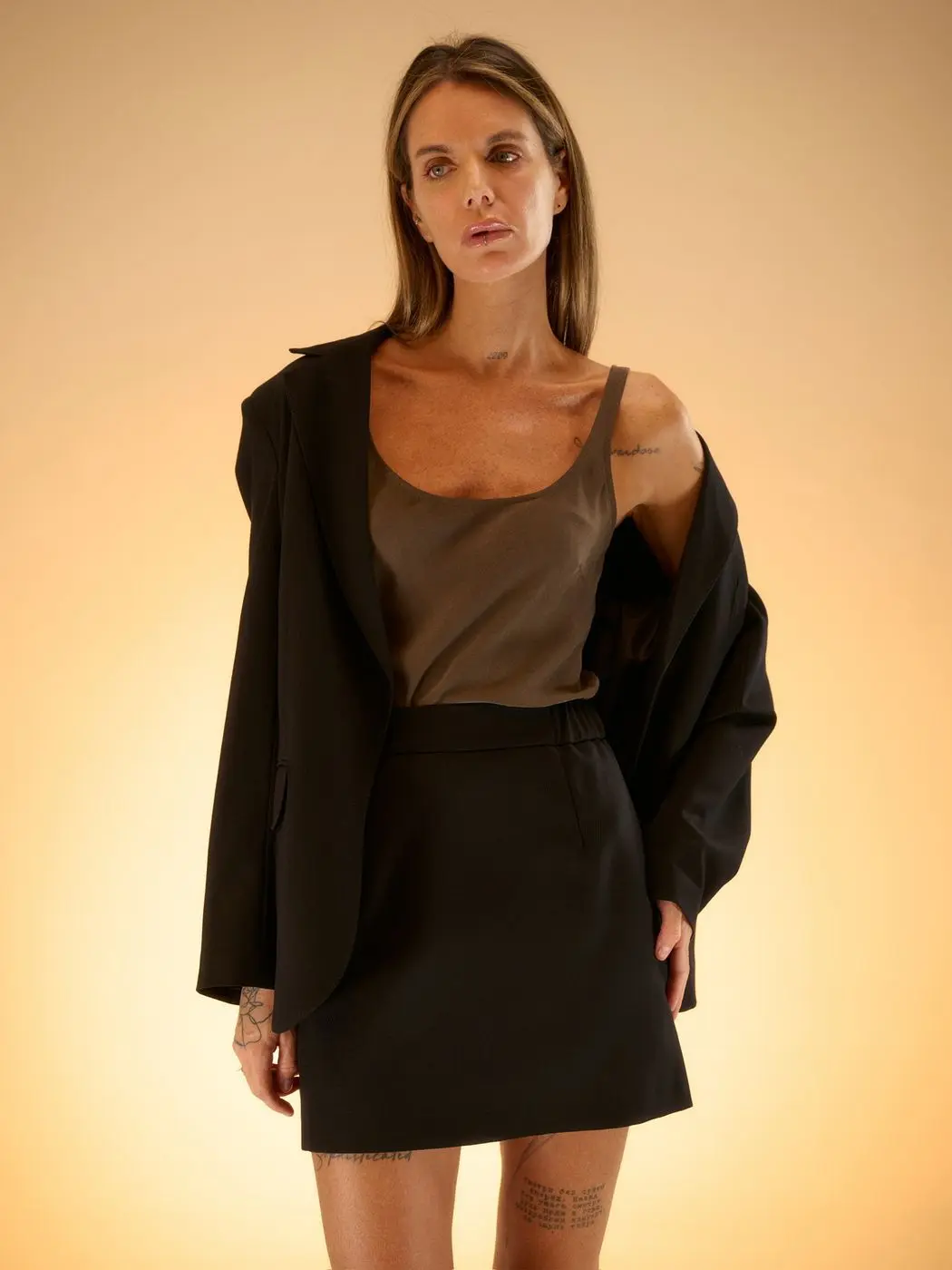 Юбка мини из фактурной ткани, черный