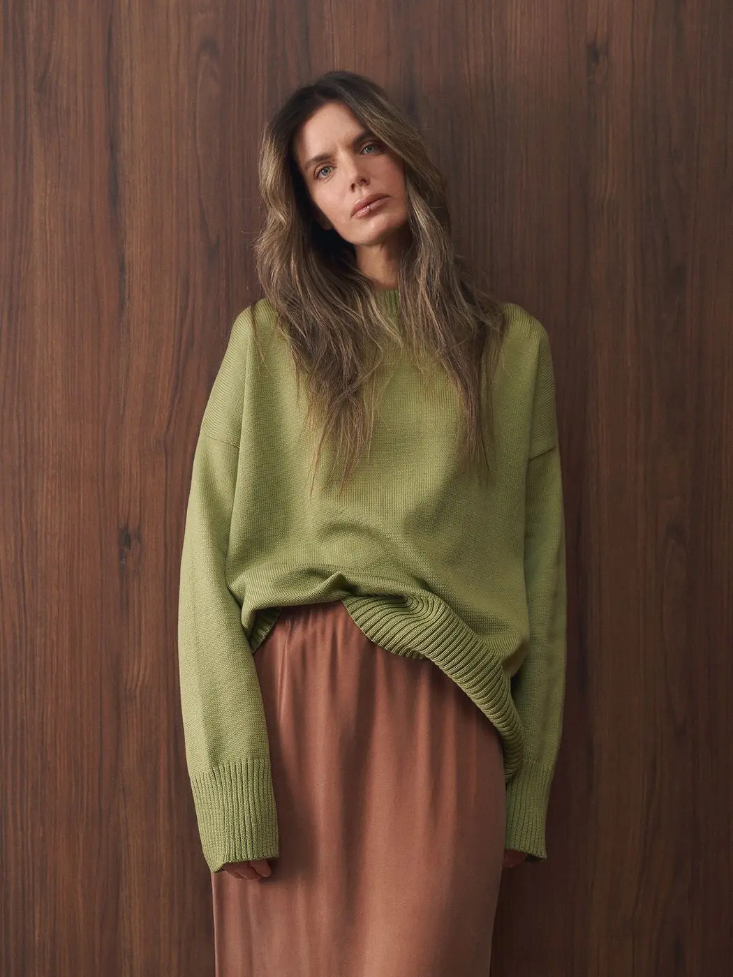 Джемпер гладкой вязки со спущенным плечом, фисташковый