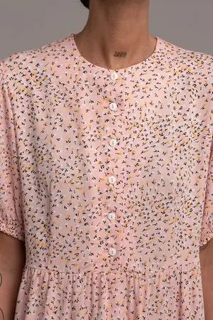 Платье миди с пуговицами на груди, персиковый (принт:цветы)