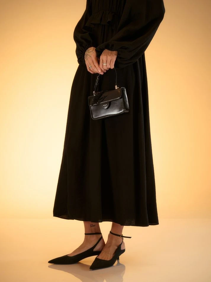 Платье фактурное с рюшем на талии, черный