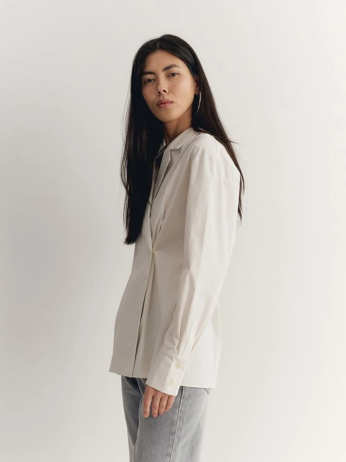 Рубашка приталенная с английским воротником, молочный