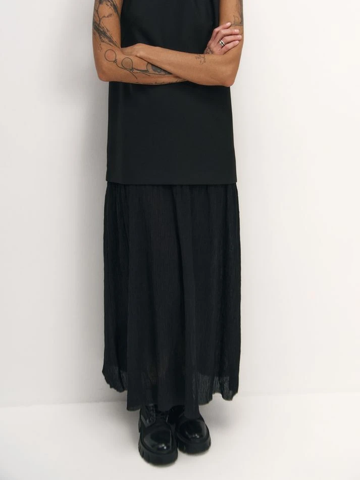 Платье макси с фактурной юбкой, черный