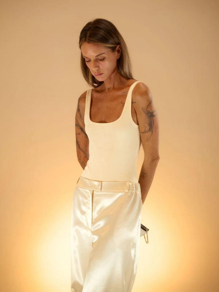 Боди мерцающее, молочный