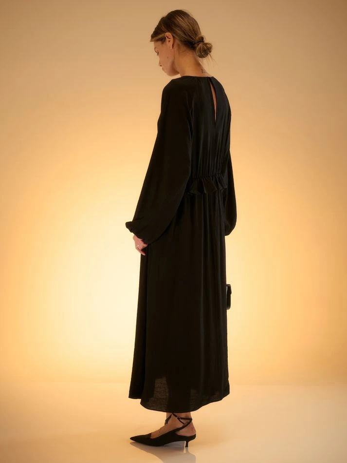 Платье фактурное с рюшем на талии, черный