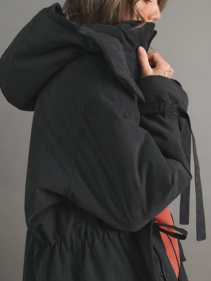 Куртка утепленная с капюшоном, черно-серый